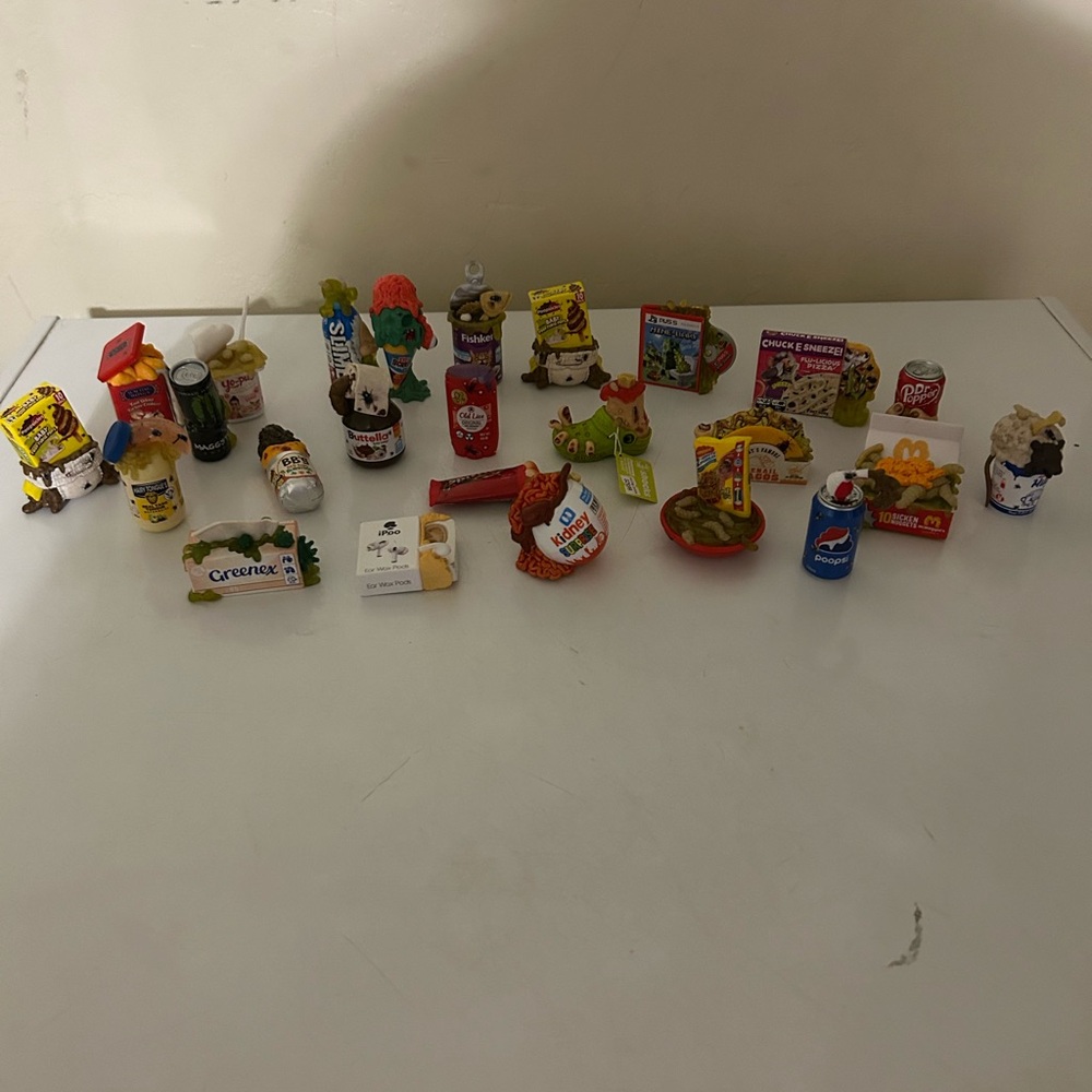 Zuru Mega Gross Minis lot of 25 no duplicates